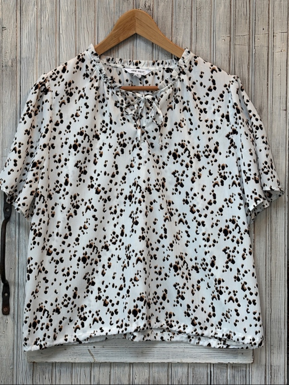 Nine West Animal Print Blouse Tie at Neck Size XL Short Sleeve
